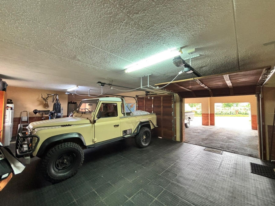 5 Bedroom Property for Sale in Grimbeeck Park North West